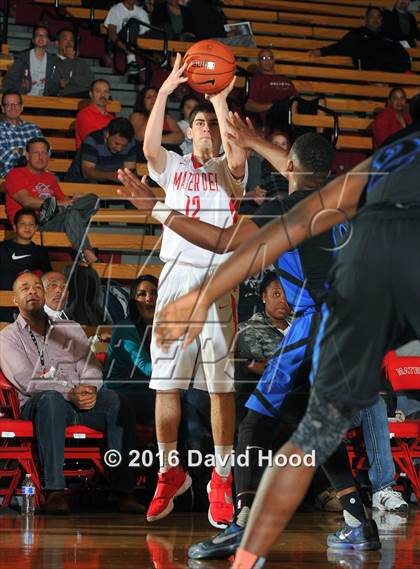 Thumbnail 2 in Shadow Mountain @ Mater Dei (Nike Extravaganza) photogallery.