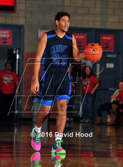 Thumbnail 2 in Shadow Mountain @ Mater Dei (Nike Extravaganza) photogallery.