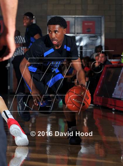 Thumbnail 3 in Shadow Mountain @ Mater Dei (Nike Extravaganza) photogallery.