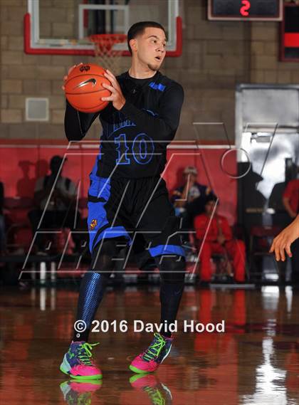 Thumbnail 1 in Shadow Mountain @ Mater Dei (Nike Extravaganza) photogallery.