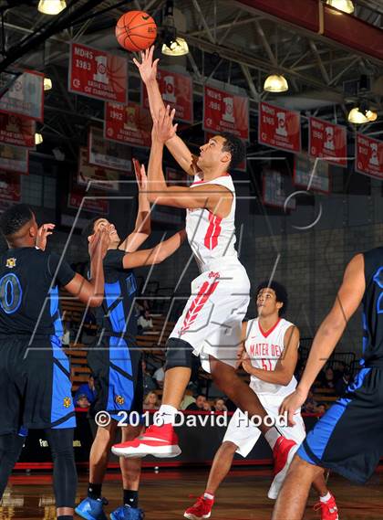 Thumbnail 1 in Shadow Mountain @ Mater Dei (Nike Extravaganza) photogallery.