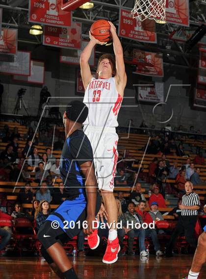 Thumbnail 3 in Shadow Mountain @ Mater Dei (Nike Extravaganza) photogallery.