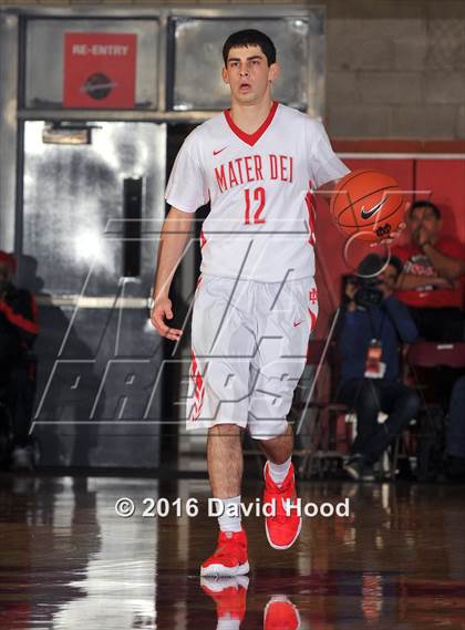 Thumbnail 2 in Shadow Mountain @ Mater Dei (Nike Extravaganza) photogallery.