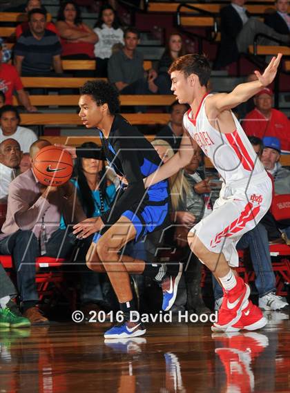Thumbnail 2 in Shadow Mountain @ Mater Dei (Nike Extravaganza) photogallery.
