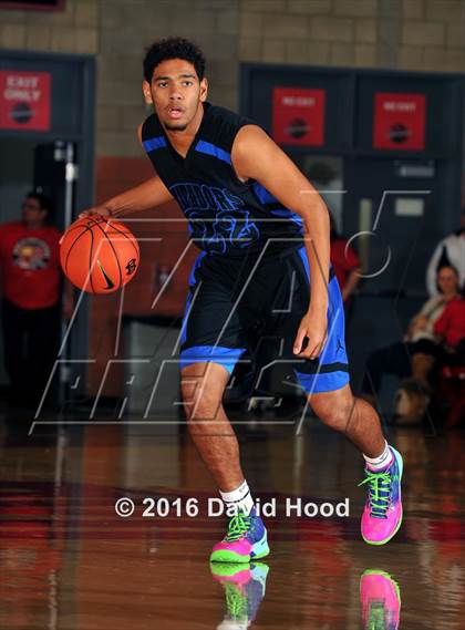 Thumbnail 2 in Shadow Mountain @ Mater Dei (Nike Extravaganza) photogallery.