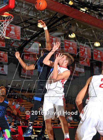 Thumbnail 2 in Shadow Mountain @ Mater Dei (Nike Extravaganza) photogallery.