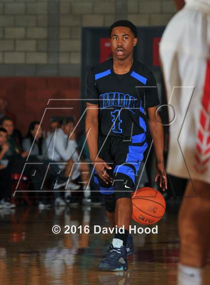 Thumbnail 2 in Shadow Mountain @ Mater Dei (Nike Extravaganza) photogallery.