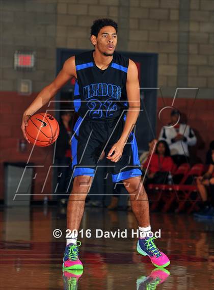 Thumbnail 3 in Shadow Mountain @ Mater Dei (Nike Extravaganza) photogallery.