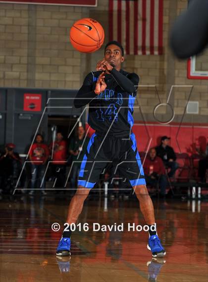 Thumbnail 3 in Shadow Mountain @ Mater Dei (Nike Extravaganza) photogallery.