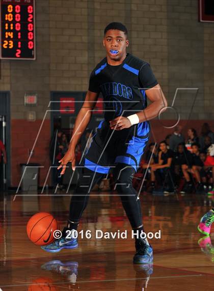 Thumbnail 2 in Shadow Mountain @ Mater Dei (Nike Extravaganza) photogallery.