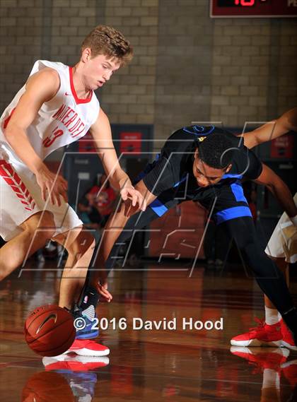 Thumbnail 2 in Shadow Mountain @ Mater Dei (Nike Extravaganza) photogallery.
