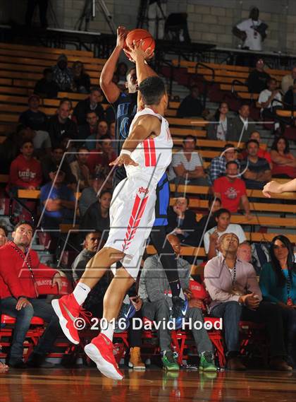 Thumbnail 3 in Shadow Mountain @ Mater Dei (Nike Extravaganza) photogallery.