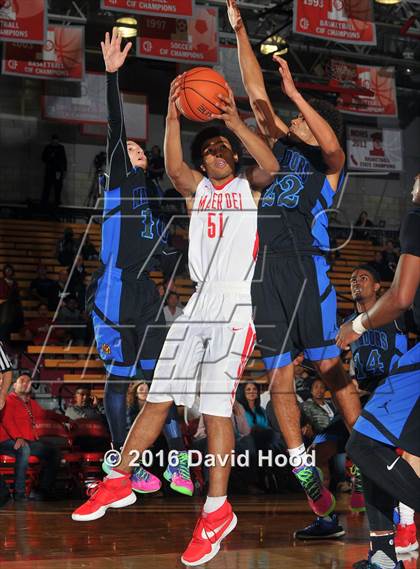 Thumbnail 1 in Shadow Mountain @ Mater Dei (Nike Extravaganza) photogallery.