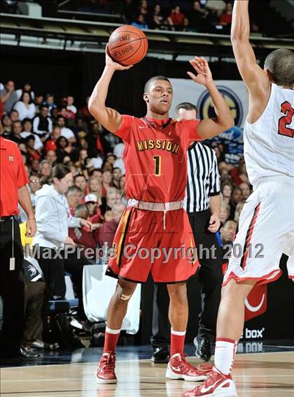 Thumbnail 3 in Orange Lutheran vs. Mission Viejo (CIF SS D1A Final) photogallery.