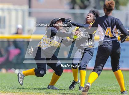 Thumbnail 3 in Granada Hills Charter vs King/Drew photogallery.