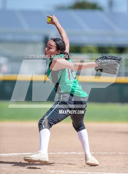 Thumbnail 3 in Granada Hills Charter vs King/Drew photogallery.