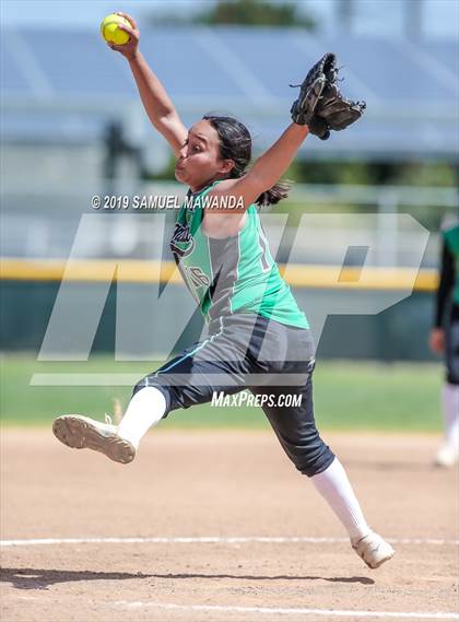 Thumbnail 2 in Granada Hills Charter vs King/Drew photogallery.