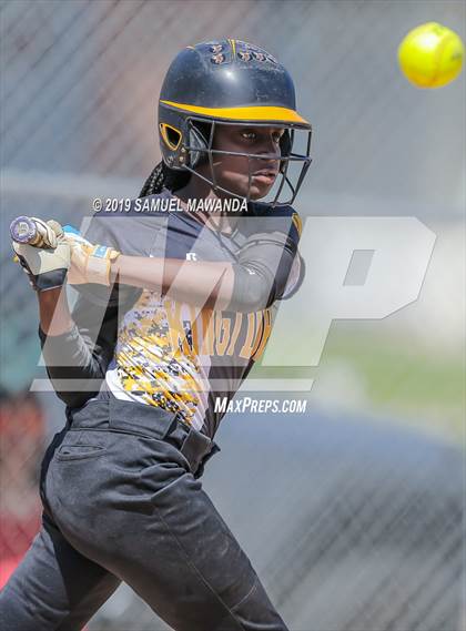 Thumbnail 2 in Granada Hills Charter vs King/Drew photogallery.