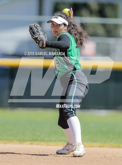 Thumbnail 3 in Granada Hills Charter vs King/Drew photogallery.