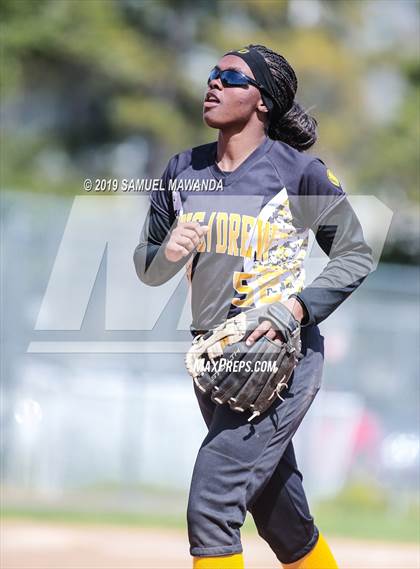 Thumbnail 2 in Granada Hills Charter vs King/Drew photogallery.