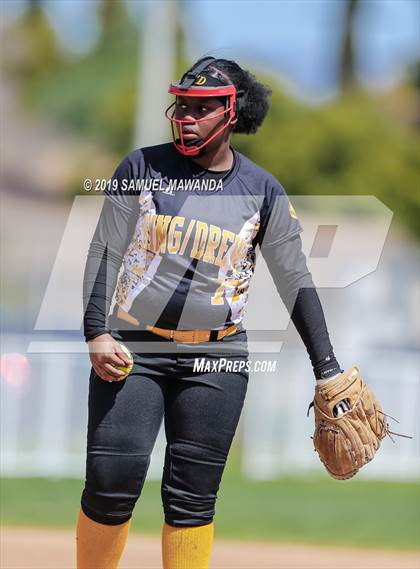 Thumbnail 3 in Granada Hills Charter vs King/Drew photogallery.