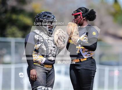 Thumbnail 1 in Granada Hills Charter vs King/Drew photogallery.
