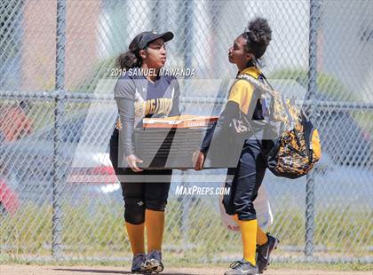 Thumbnail 2 in Granada Hills Charter vs King/Drew photogallery.