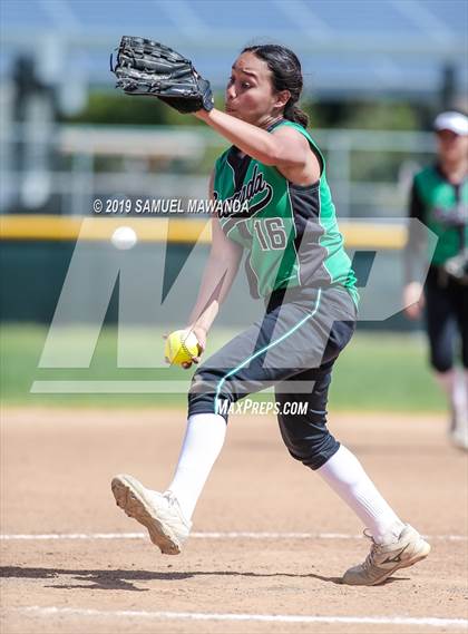 Thumbnail 3 in Granada Hills Charter vs King/Drew photogallery.