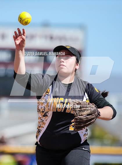 Thumbnail 3 in Granada Hills Charter vs King/Drew photogallery.