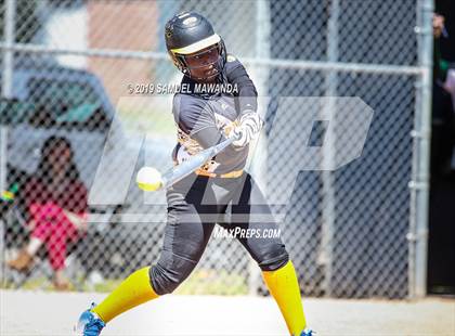 Thumbnail 3 in Granada Hills Charter vs King/Drew photogallery.