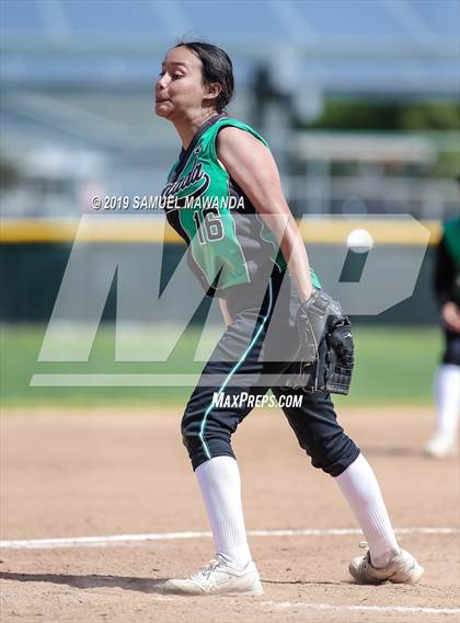 Thumbnail 2 in Granada Hills Charter vs King/Drew photogallery.