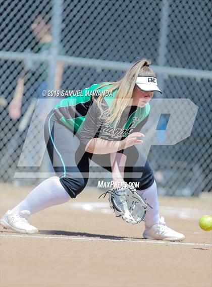 Thumbnail 3 in Granada Hills Charter vs King/Drew photogallery.