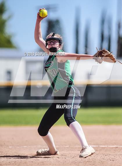 Thumbnail 2 in Granada Hills Charter vs King/Drew photogallery.