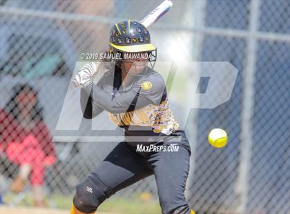 Thumbnail 1 in Granada Hills Charter vs King/Drew photogallery.