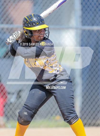 Thumbnail 3 in Granada Hills Charter vs King/Drew photogallery.