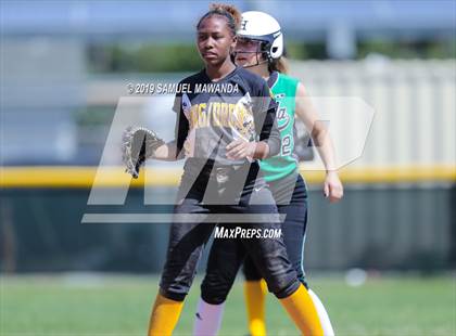 Thumbnail 2 in Granada Hills Charter vs King/Drew photogallery.