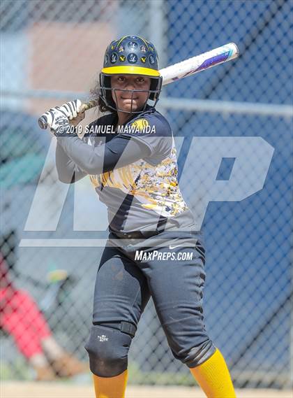 Thumbnail 2 in Granada Hills Charter vs King/Drew photogallery.