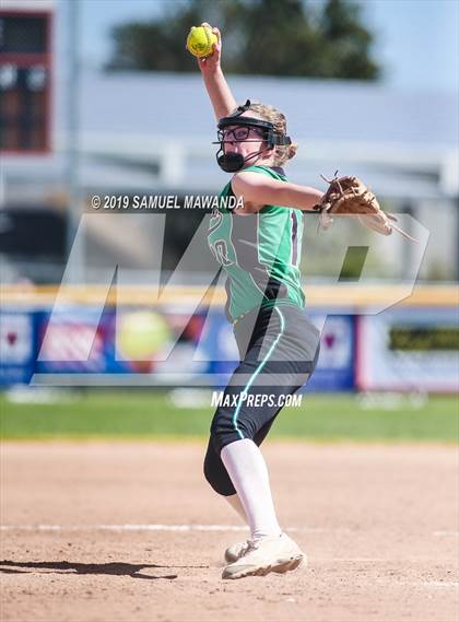 Thumbnail 2 in Granada Hills Charter vs King/Drew photogallery.