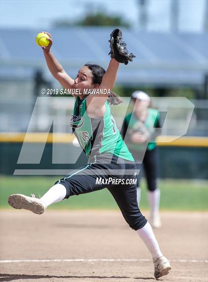 Thumbnail 3 in Granada Hills Charter vs King/Drew photogallery.
