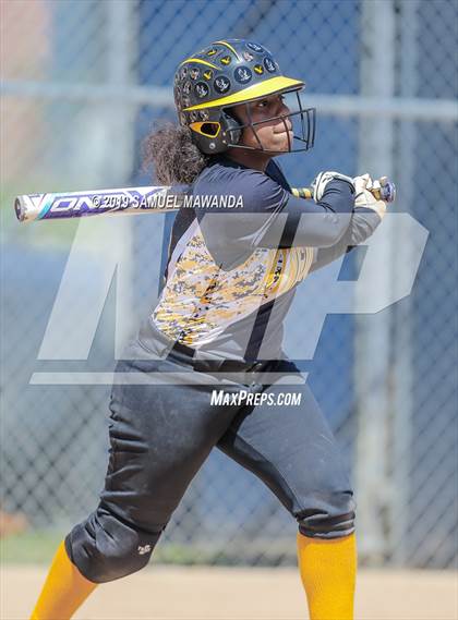 Thumbnail 3 in Granada Hills Charter vs King/Drew photogallery.