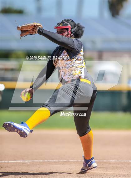 Thumbnail 1 in Granada Hills Charter vs King/Drew photogallery.