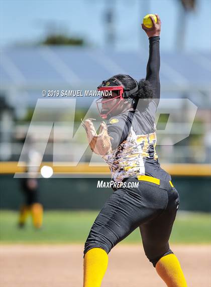 Thumbnail 3 in Granada Hills Charter vs King/Drew photogallery.