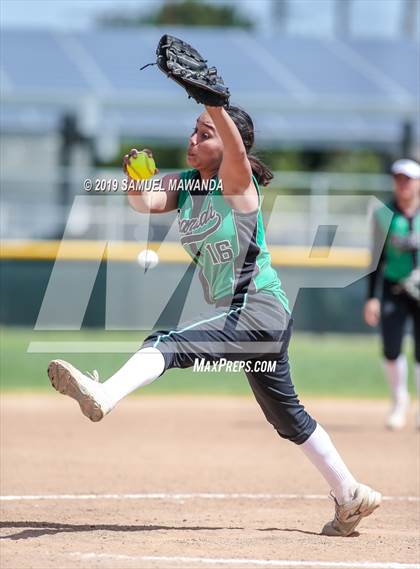Thumbnail 1 in Granada Hills Charter vs King/Drew photogallery.