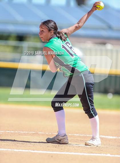 Thumbnail 3 in Granada Hills Charter vs King/Drew photogallery.