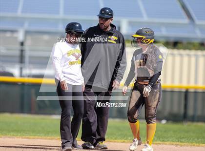 Thumbnail 3 in Granada Hills Charter vs King/Drew photogallery.