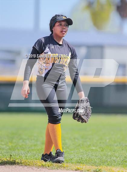 Thumbnail 1 in Granada Hills Charter vs King/Drew photogallery.