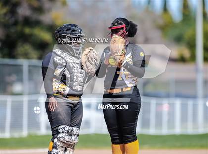 Thumbnail 3 in Granada Hills Charter vs King/Drew photogallery.