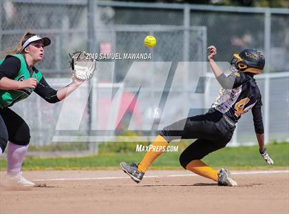 Thumbnail 2 in Granada Hills Charter vs King/Drew photogallery.