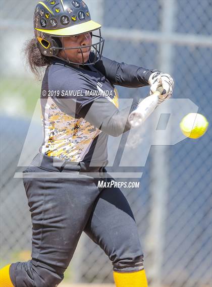 Thumbnail 2 in Granada Hills Charter vs King/Drew photogallery.