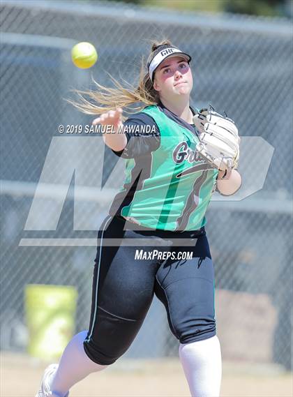 Thumbnail 3 in Granada Hills Charter vs King/Drew photogallery.